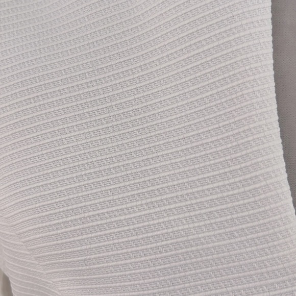 TAHARI White Sleeveless Square Neck Gold Buckle Waist Detail Size 6 Dres… - Picture 9 of 15